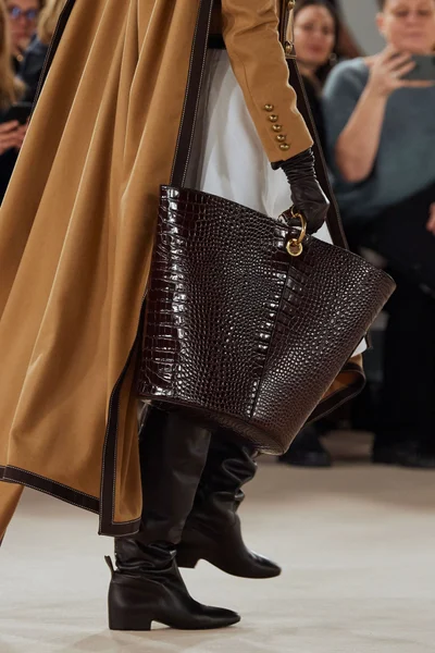 Look 19